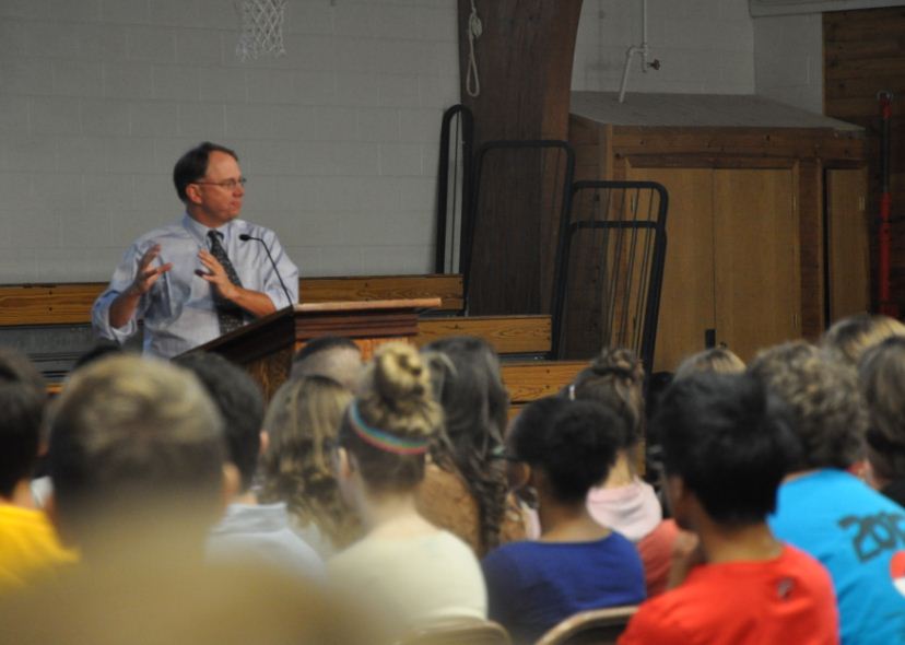 Public Affairs Consultant Todd Rapp presents overview of upcoming elections to students