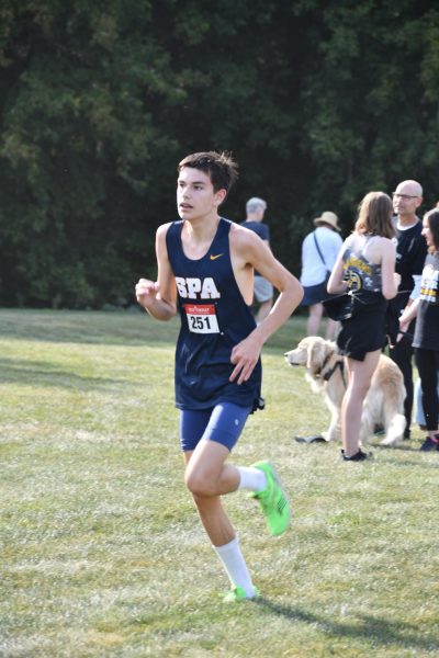 Cross country captains lead fall teams with bonding and leadership