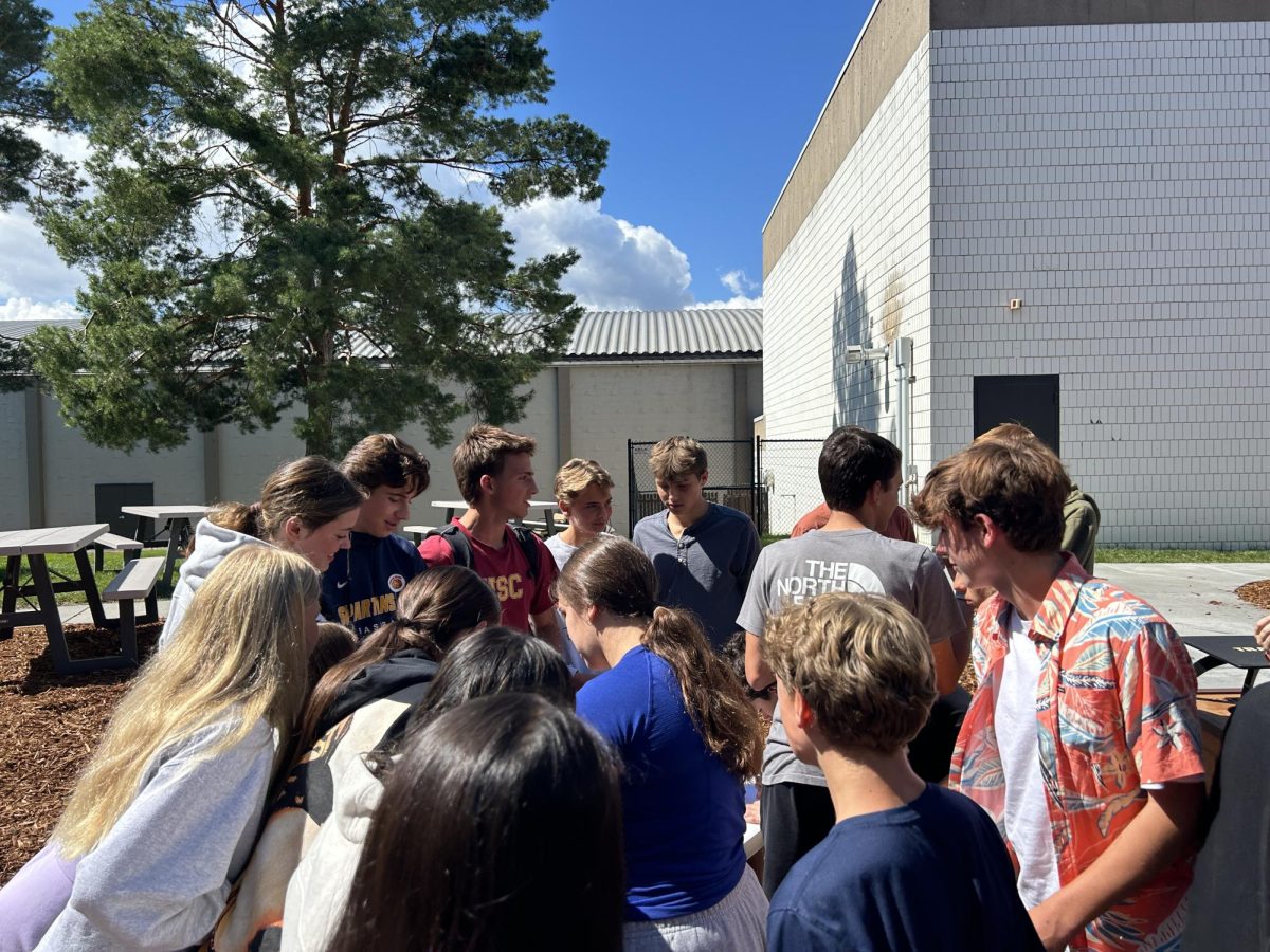 SWARMING FOR SNACKS. A big group of freshmen and sophomores gather around the table for Snack Club during the fair. Freshmen are encouraged to try at least three clubs to help them find new opportunities and make connections. 