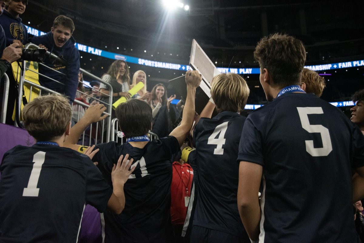 BRINGING IT HOME. After the historic win, the team carries the trophy to the audience. 